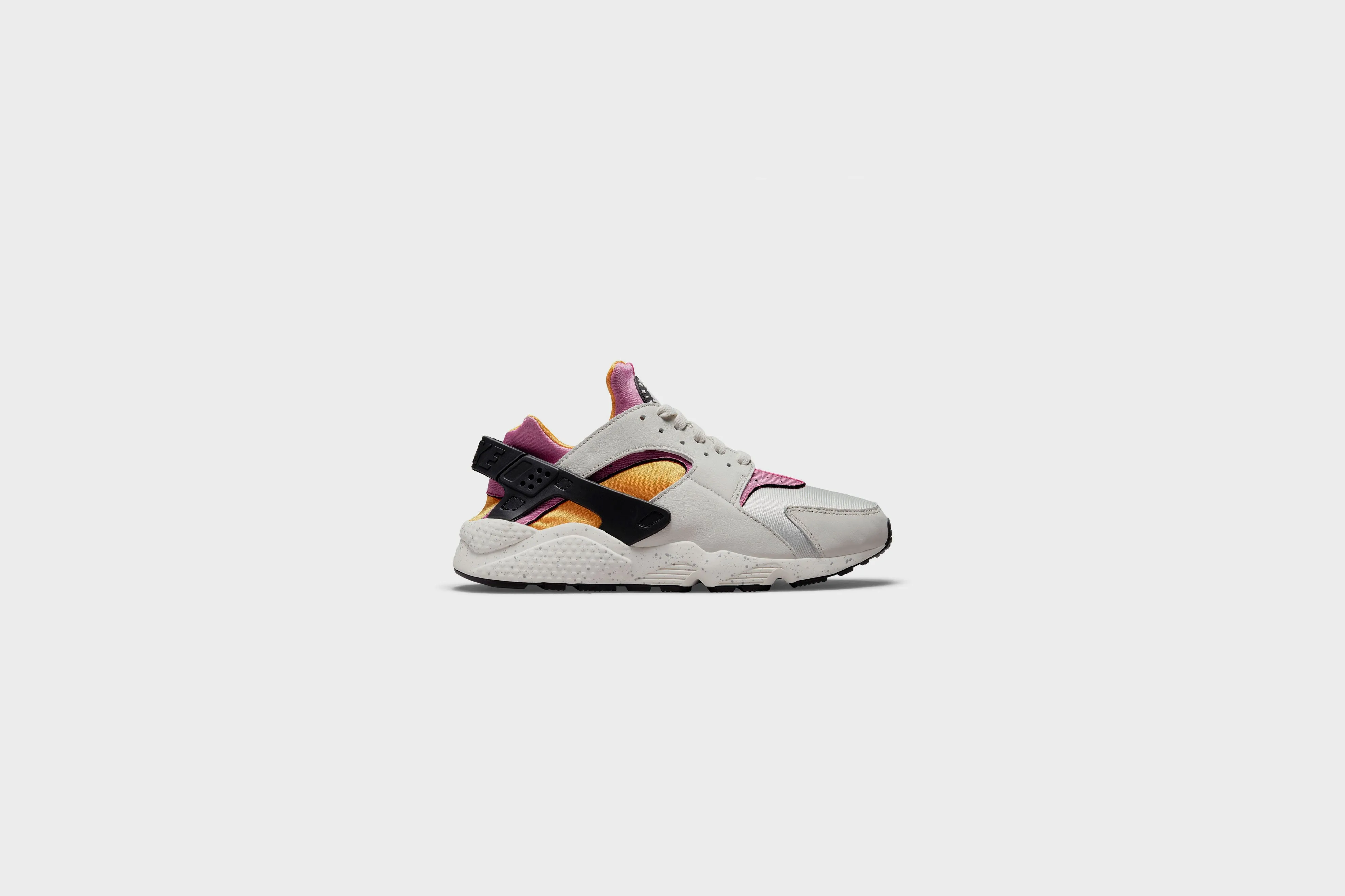 Nike Air Huarache (Light Bone/Lethal Pink)