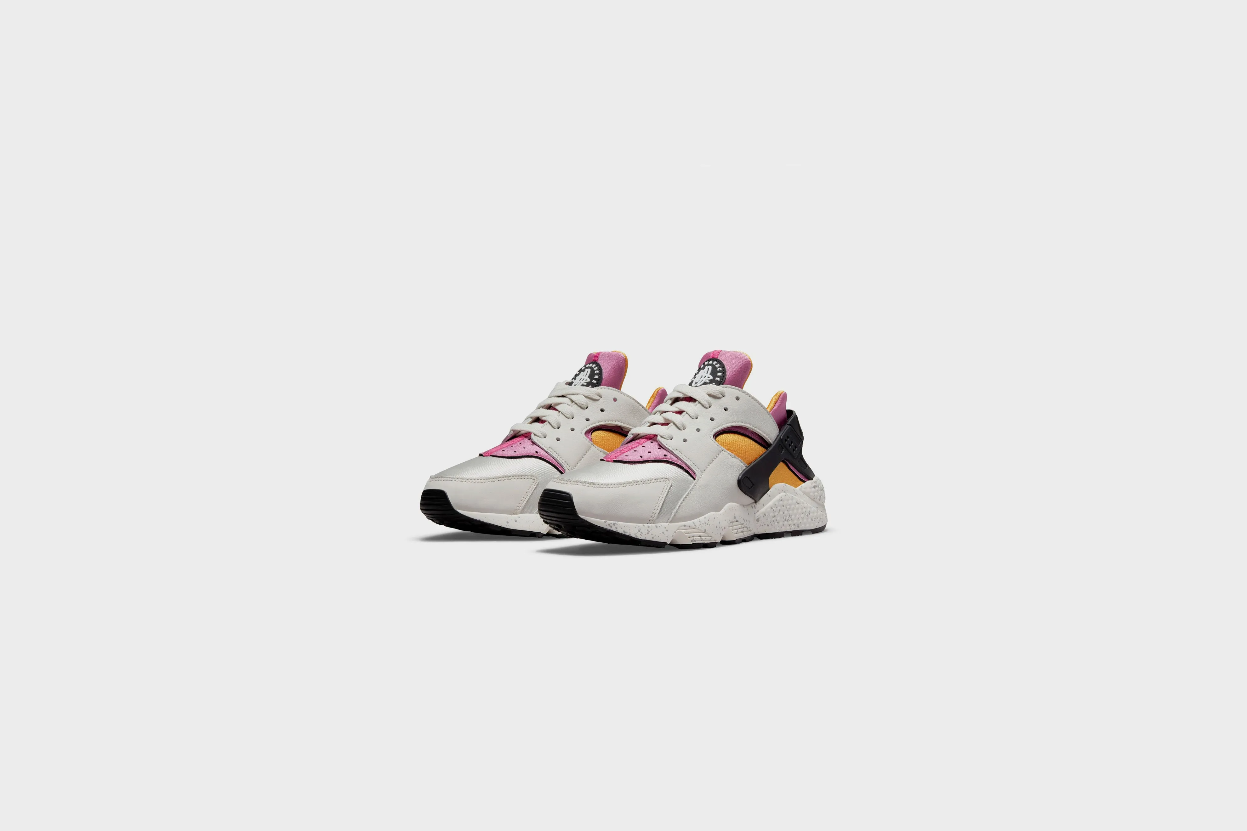 Nike Air Huarache (Light Bone/Lethal Pink)