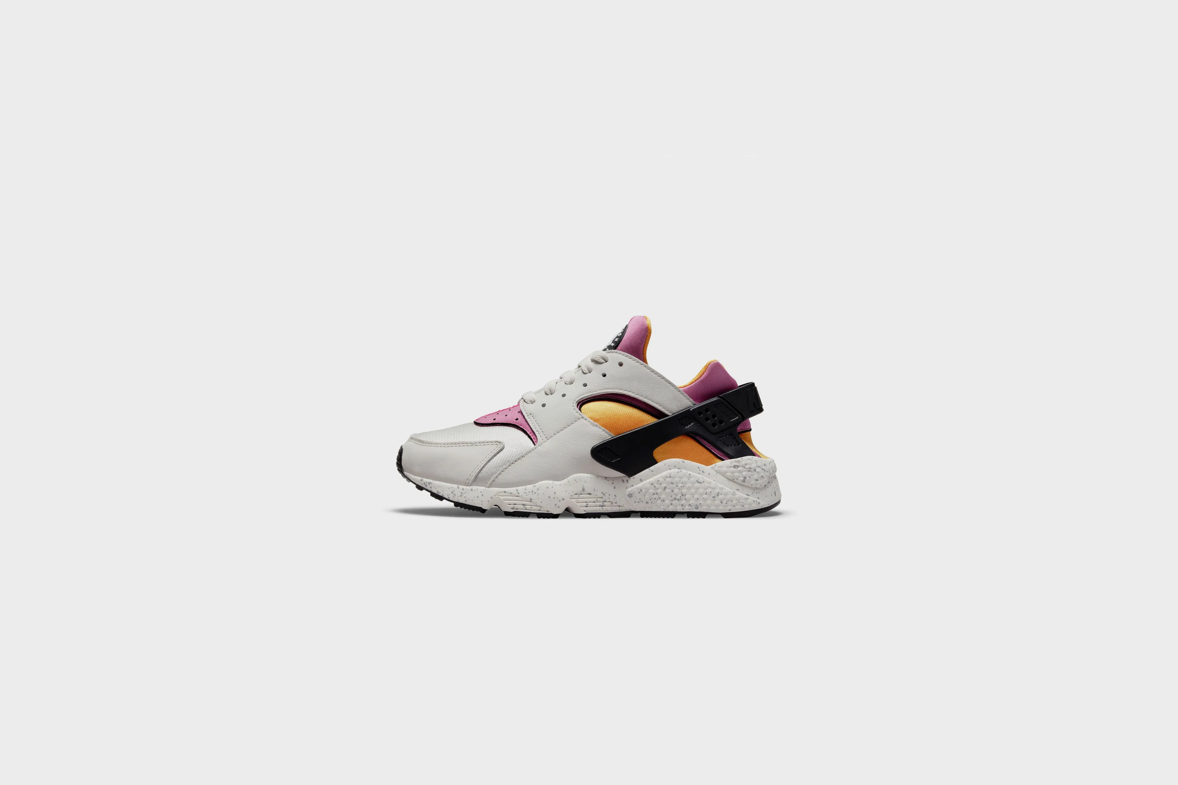 Nike Air Huarache (Light Bone/Lethal Pink)